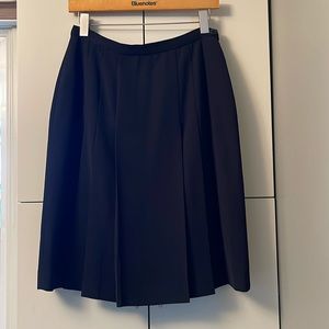 Holt Renfrew, vintage, 10, classic box pleat, fully lined, side zip skirt. EUC.